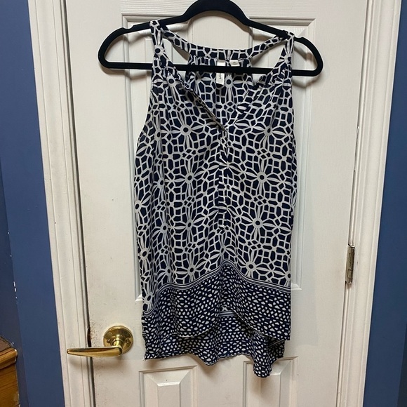 Tacera Womens Top Sz Medium Blue and white Geometric print Tank V neck - Picture 4 of 11